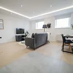 Modern 1-Bed Flat In Holloway For Professionals