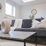 Modern 1-Bed Flat In Holloway For Professionals