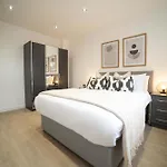 Modern 1-Bed Flat In Holloway For Professionals